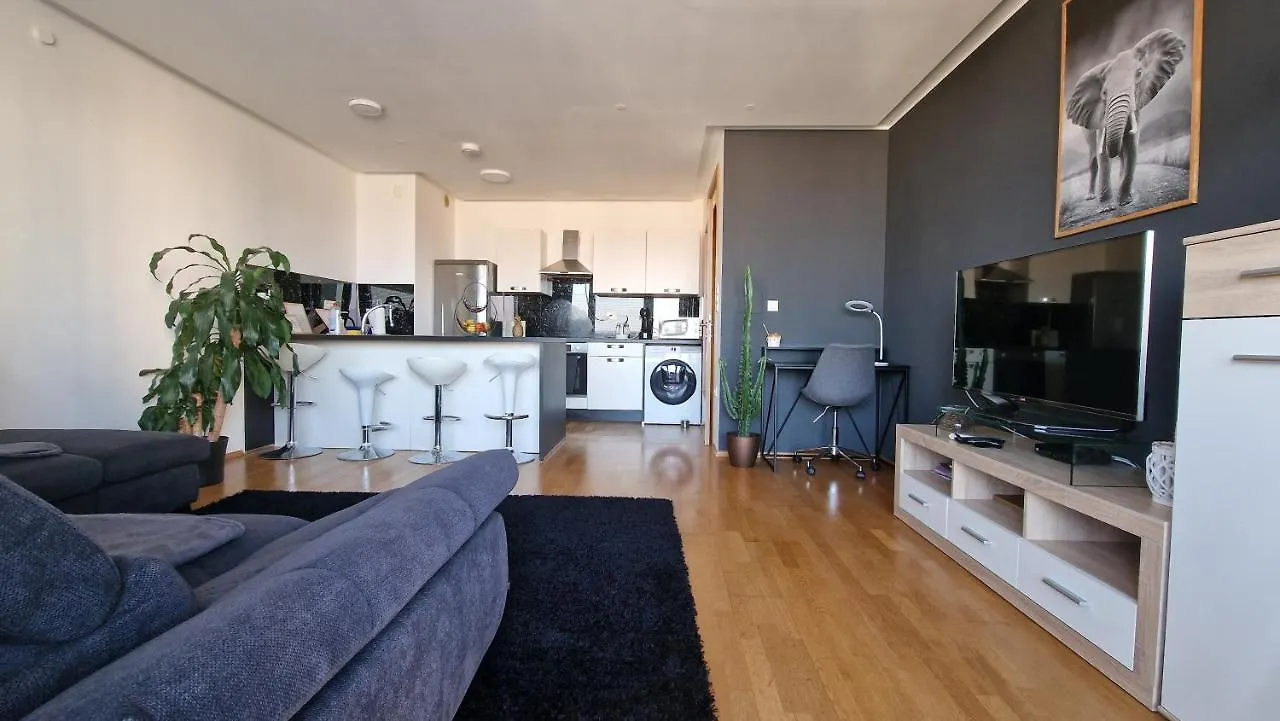 Hermes Apartment & 2 Free Garage Secured Parkings