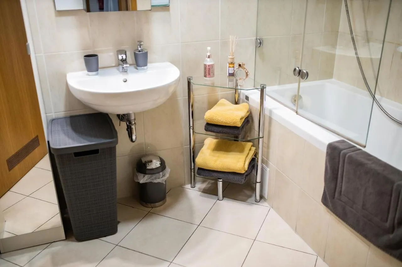 Hermes Apartment & 2 Free Garage Secured Parkings 0*, Ljubljana